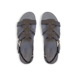 MUNRO the Flynn black fisherman style on a platform size 10.5